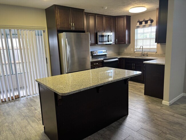 Foto del edificio - 1404 Clay Ave