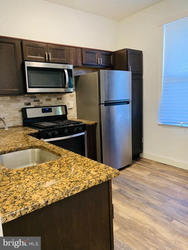 Foto del edificio - 112 N 49th St