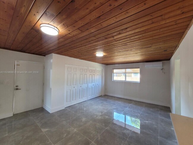 Foto del edificio - 3575 NW 14th St