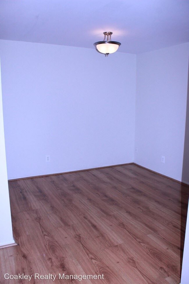 Foto del edificio - 11234 Cherry Hill Rd