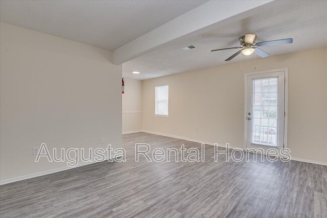 Foto del edificio - 2571 1/2 Tobacco Road - D