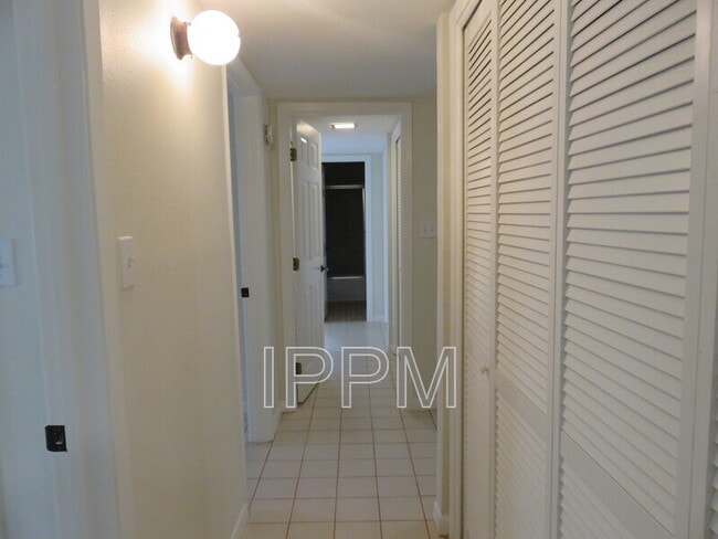 Building Photo - 5108 Manana Cir