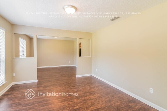 Foto del edificio - 8323 Country Creek Blvd