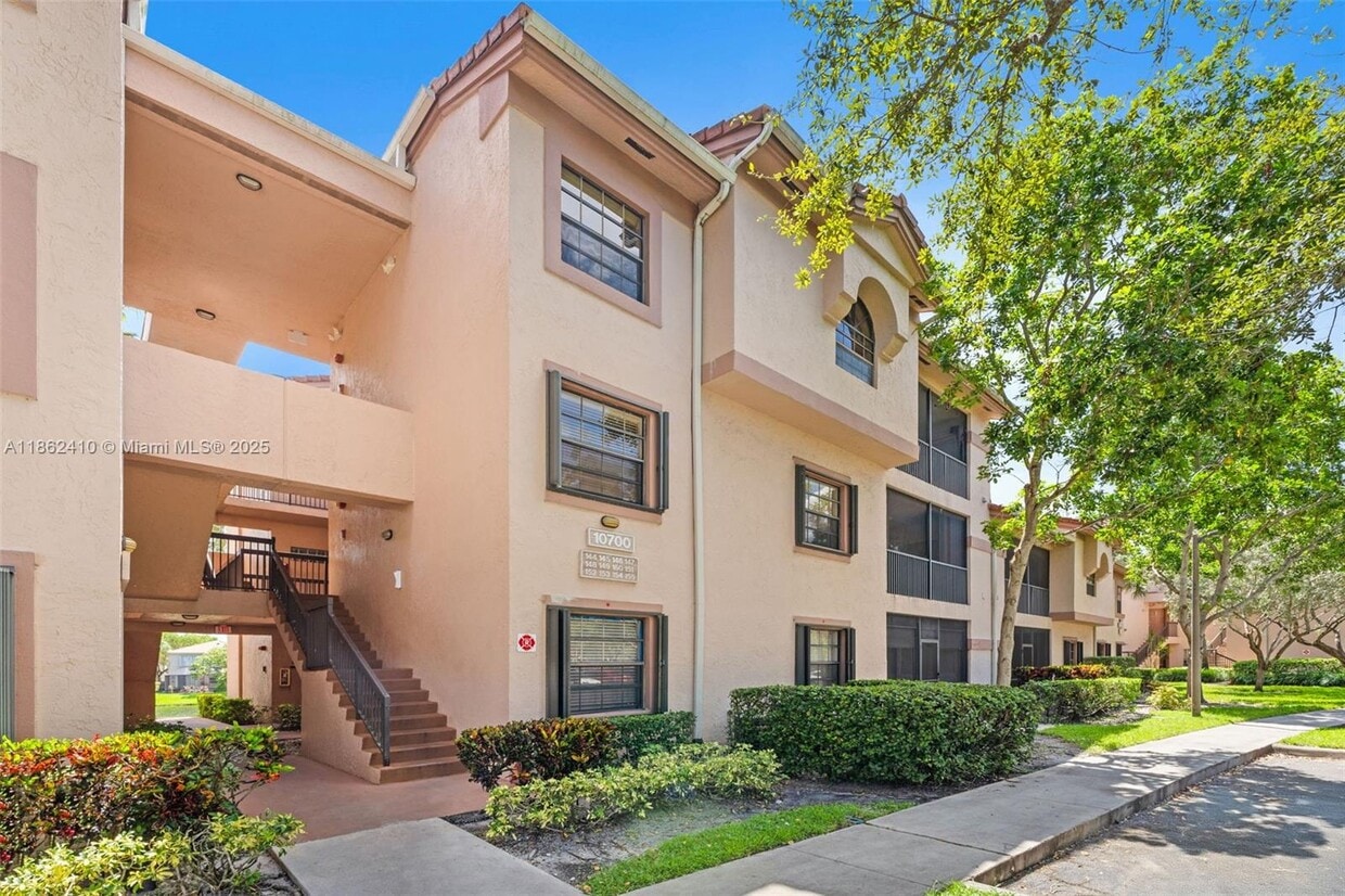 Foto principal - 10700 NW 14th St