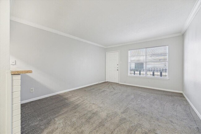 Foto del edificio - 1645 W Main St