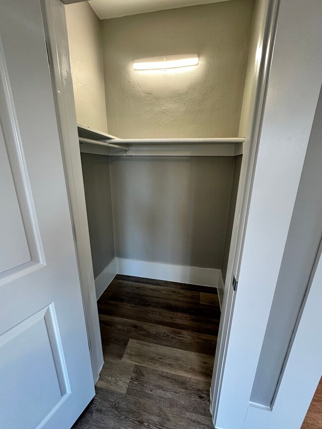 Building Photo - Newly Renovated 1 Bed 1 Bath Leesburg