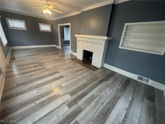 Building Photo - 839 Lecona Dr