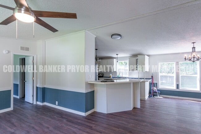 Building Photo - 1108 Shady Ln