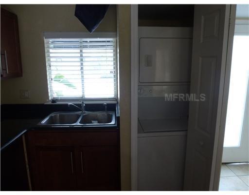 Building Photo - Nice, Clean Two Bedroom Townhouse