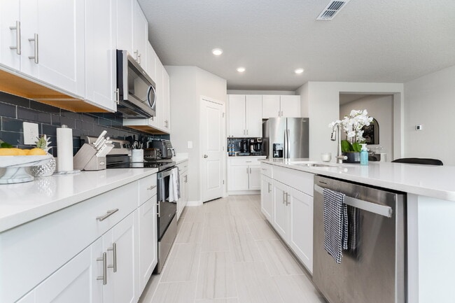 Building Photo - Spacious & Beautifully designed 4 Bedroom/...