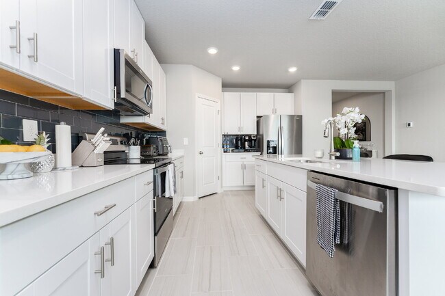 Foto del edificio - Spacious & Beautifully designed 4 Bedroom/...
