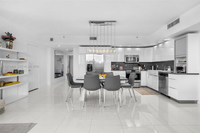 Foto del edificio - 445 Poinciana Island Dr