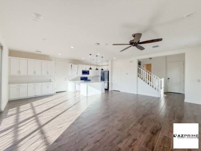 Foto del edificio - Unveil Your Dream Home in this Stunning 4/2.5 Oasis in Exclusive Phoenix Gated Community.