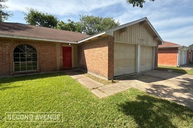 Building Photo - 1355 Tenderden Dr