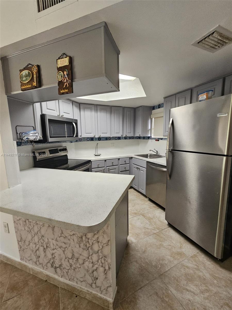 8373 Lake Dr Unit 302, Doral, FL 33166 - Condo for Rent in Doral, FL ...