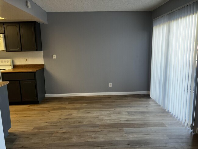 Foto del edificio - 301 Brookside Ln