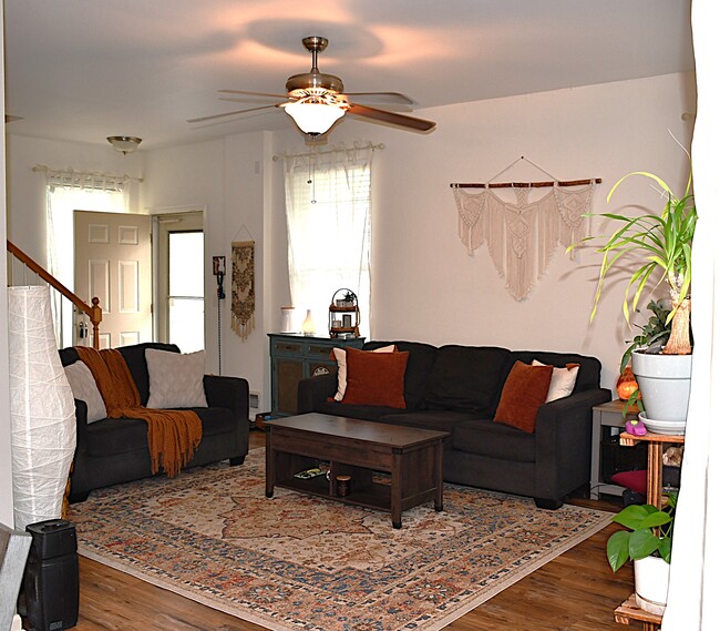 Living Room - 25305 Colligan St