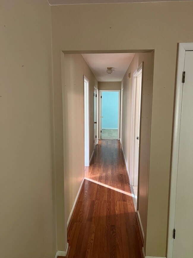 Building Photo - 3bd/1.5ba home in St James