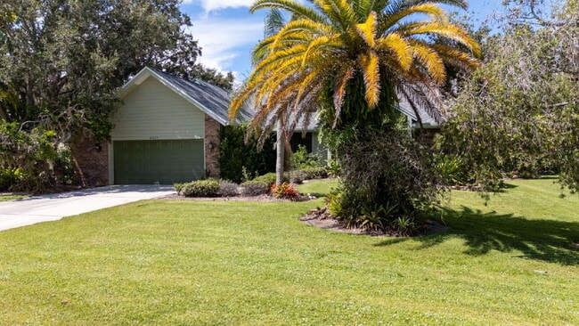 Foto del edificio - Enjoy Florida living in this spacious 3BR/...