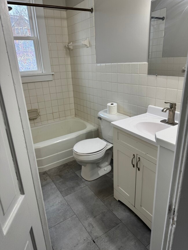 Photo - 972 Ashland Ave Apartments