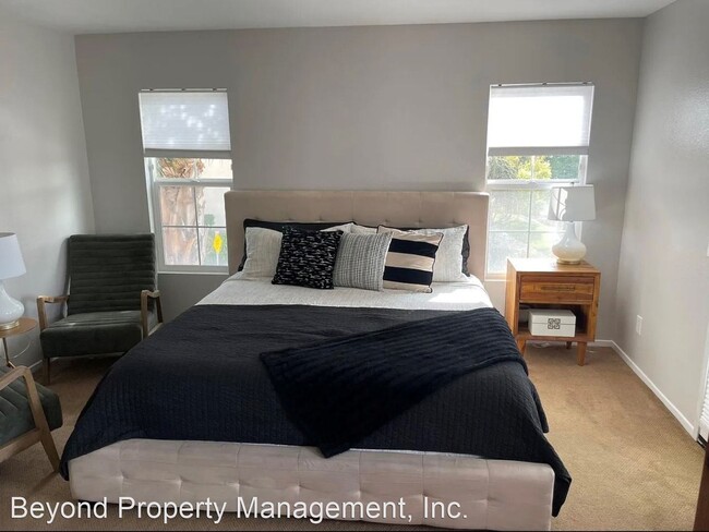 Building Photo - 3 br, 2.5 bath House - 1520 Caminito Santi...