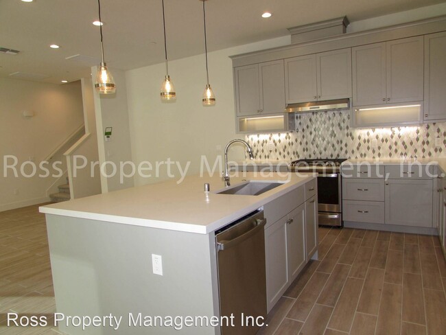 Building Photo - 2 br, 2.5 bath House - 184 Terraine Street