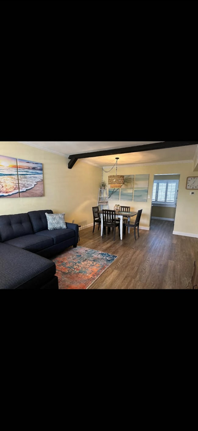 Living room - 6700 1st Ave S