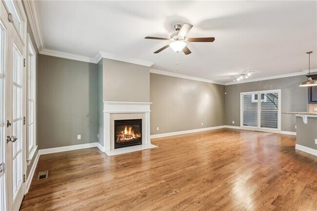 Foto del edificio - 737 St Charles Ave NE