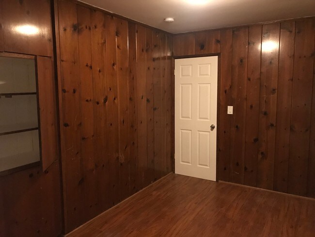 Foto del edificio - 212 E Broadway