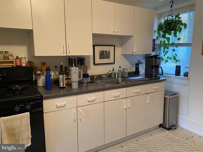 Building Photo - 229 S Ann St