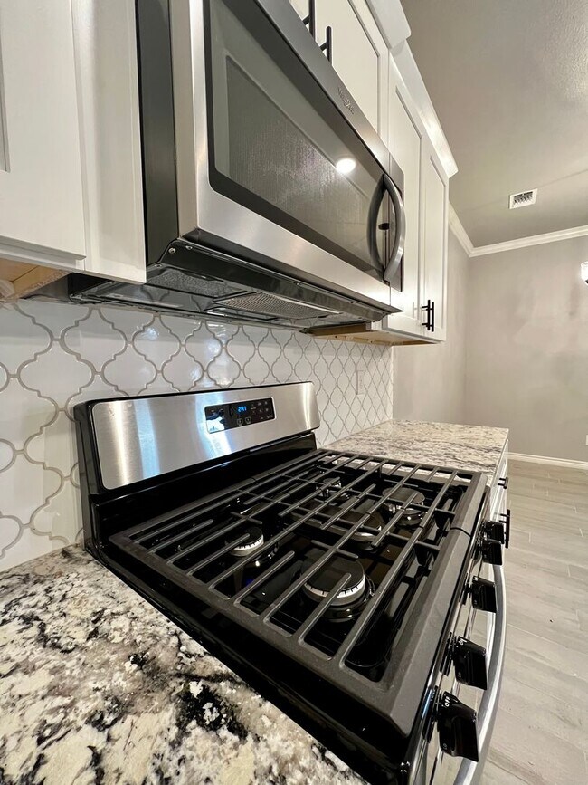 Foto del edificio - New Beginnings Start at AMRR: Gorgeous 3 Bedroom Townhome!