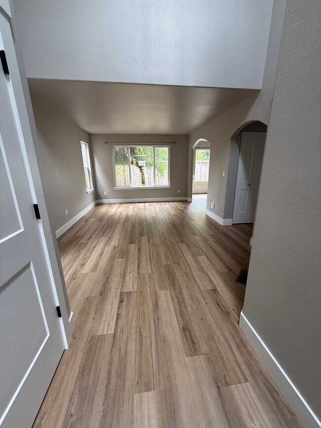 Building Photo - 4 Bedroom 2.5 Bath. Cul-de-Sac Home $3350....