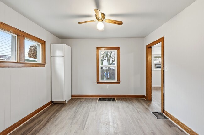 Foto del edificio - 607 W Grand Ave