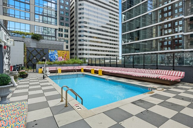 Foto del edificio - 98 E Lake St