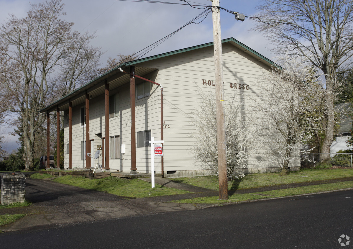 Primary Photo - Holly Crest