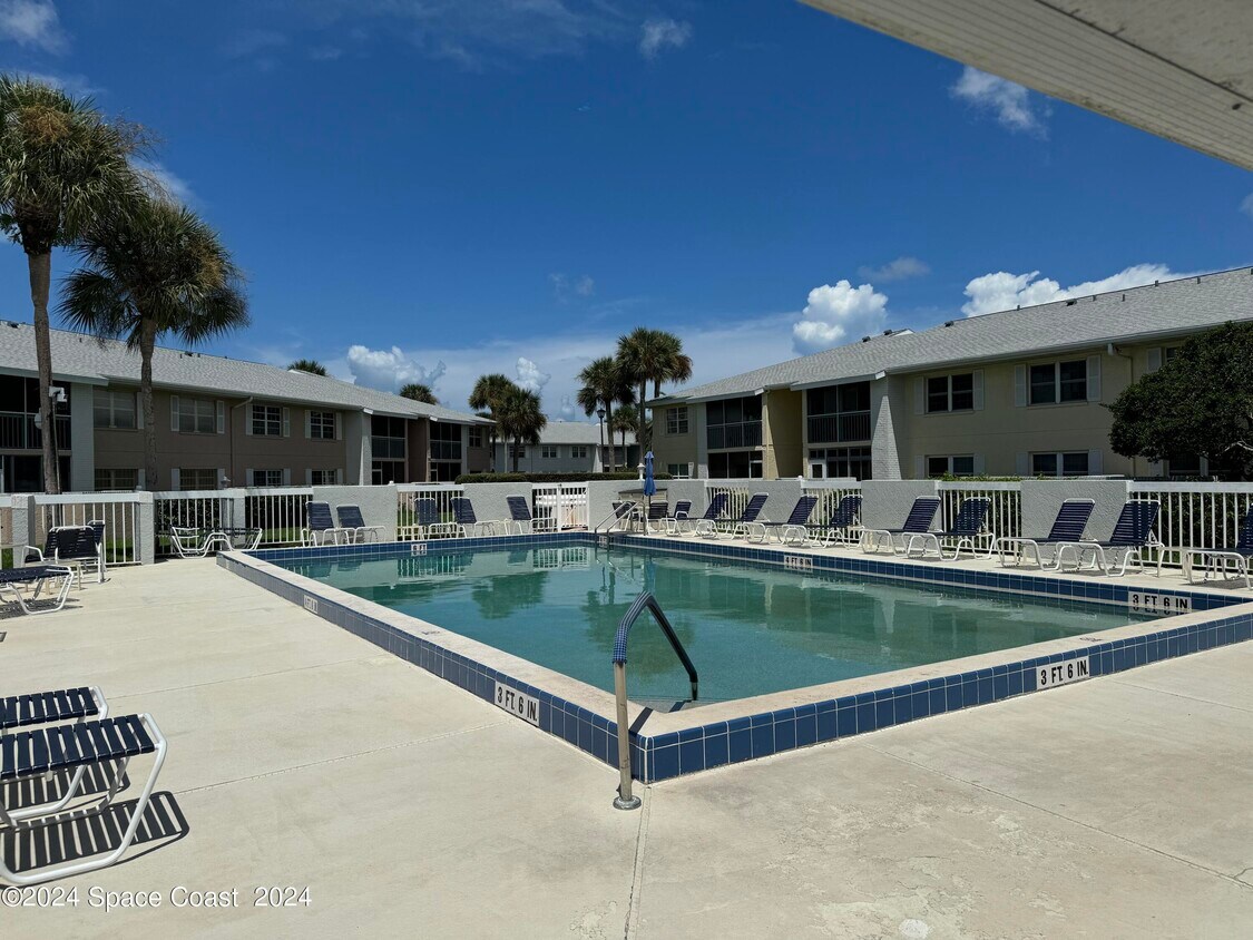 Building Photo - 933 Sonesta Ave NE