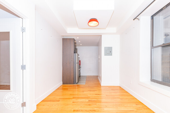 Building Photo - 279 Kosciuszko St