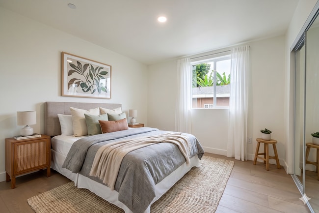 Building Photo - Brand New Luxury 4 & 5 Bed Units