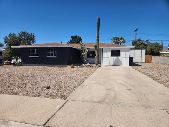 Building Photo - 7033 E Calle Orion
