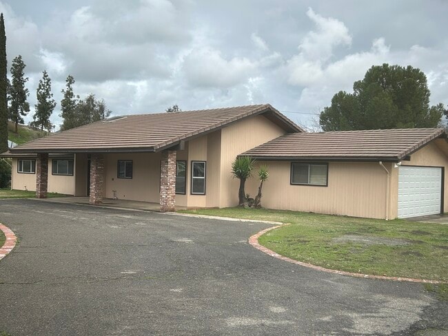 Building Photo - 16280 Cattle Dr