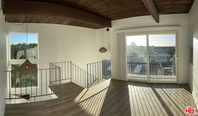 Foto del edificio - 665 W Palm Ave