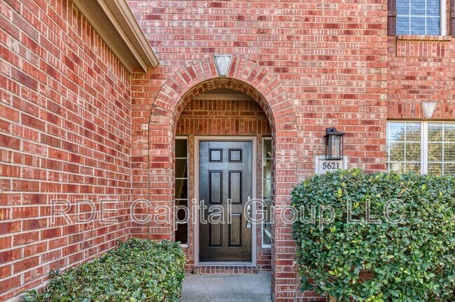 Building Photo - 5621 Old Orchard Dr