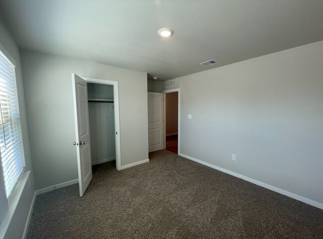 Foto del edificio - Brand-New 4 Bed Home in London Area-FOR RENT
