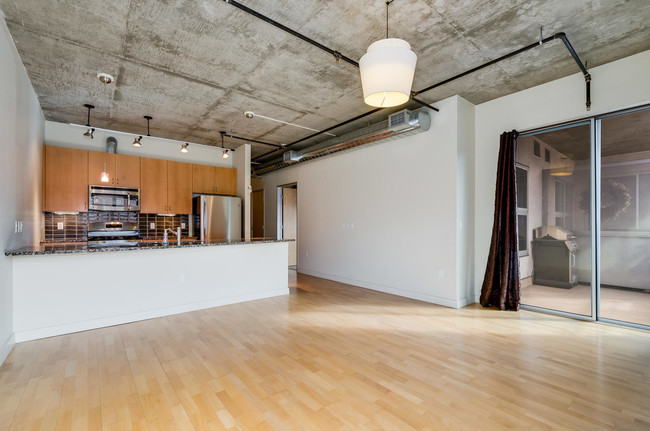 Building Photo - 2229 Blake St