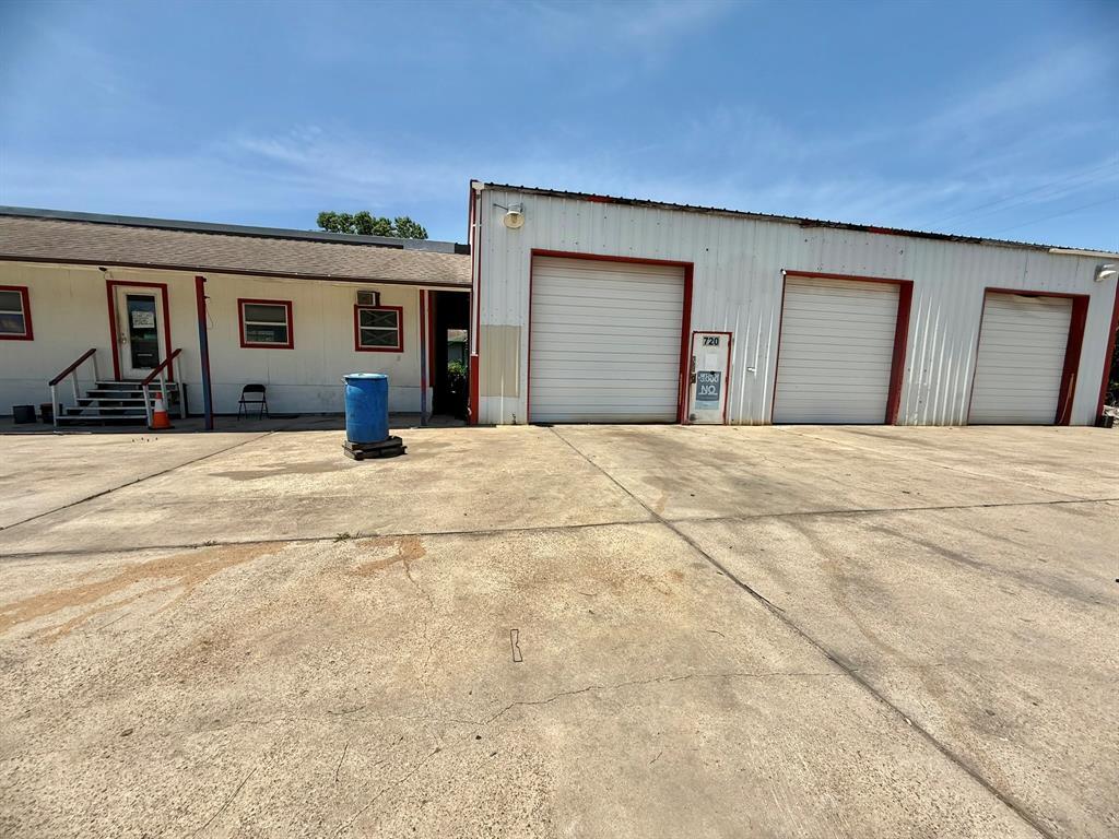Primary Photo - 720 Grand Ave