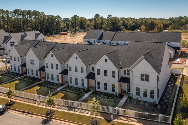 Building Photo - 652 Herlong Ave