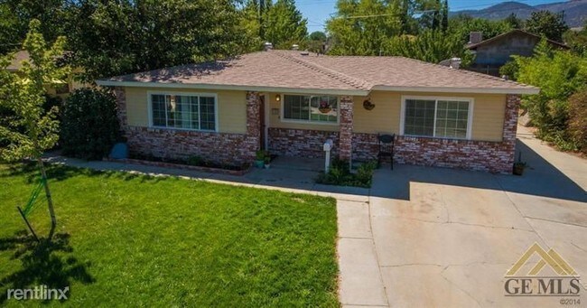 Building Photo - 3 br, 2 bath House - 102 teakwood