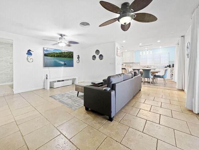 Foto del edificio - Unfurnished Harbor Hills Home with Creek Views – 3 Bed | 2 Bath