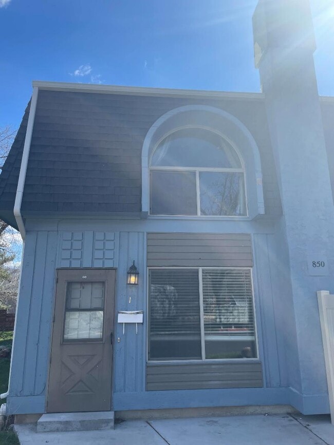 Building Photo - 850 E 275 N