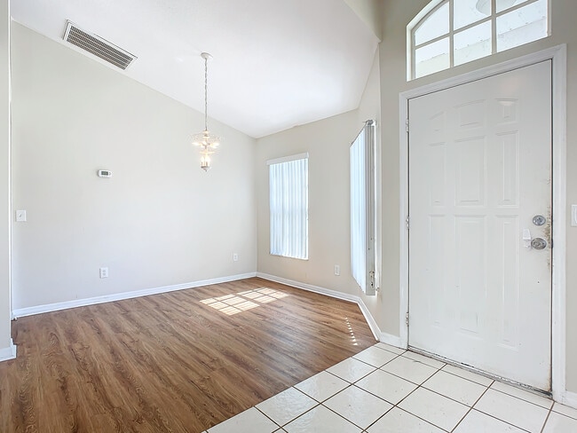 Foto del edificio - 374 Pine Springs Dr